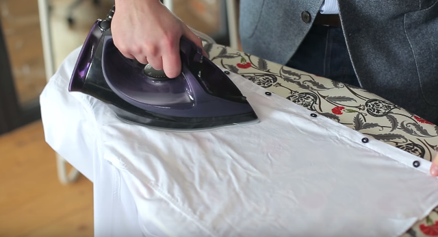12 быстрых способов погладить одежду без утюга