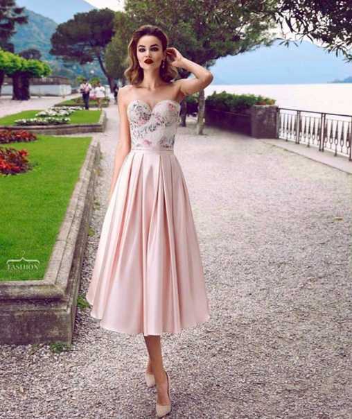 Платье розового цвета можно смело отнести к одному из самых романтичных предметов в женском гардеробе Какие туфли подойдут к розовому платью и какими аксессуарами можно дополнить образ