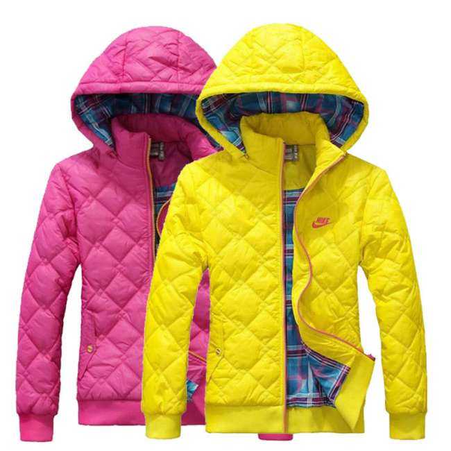 Цветные куртки зимние женские