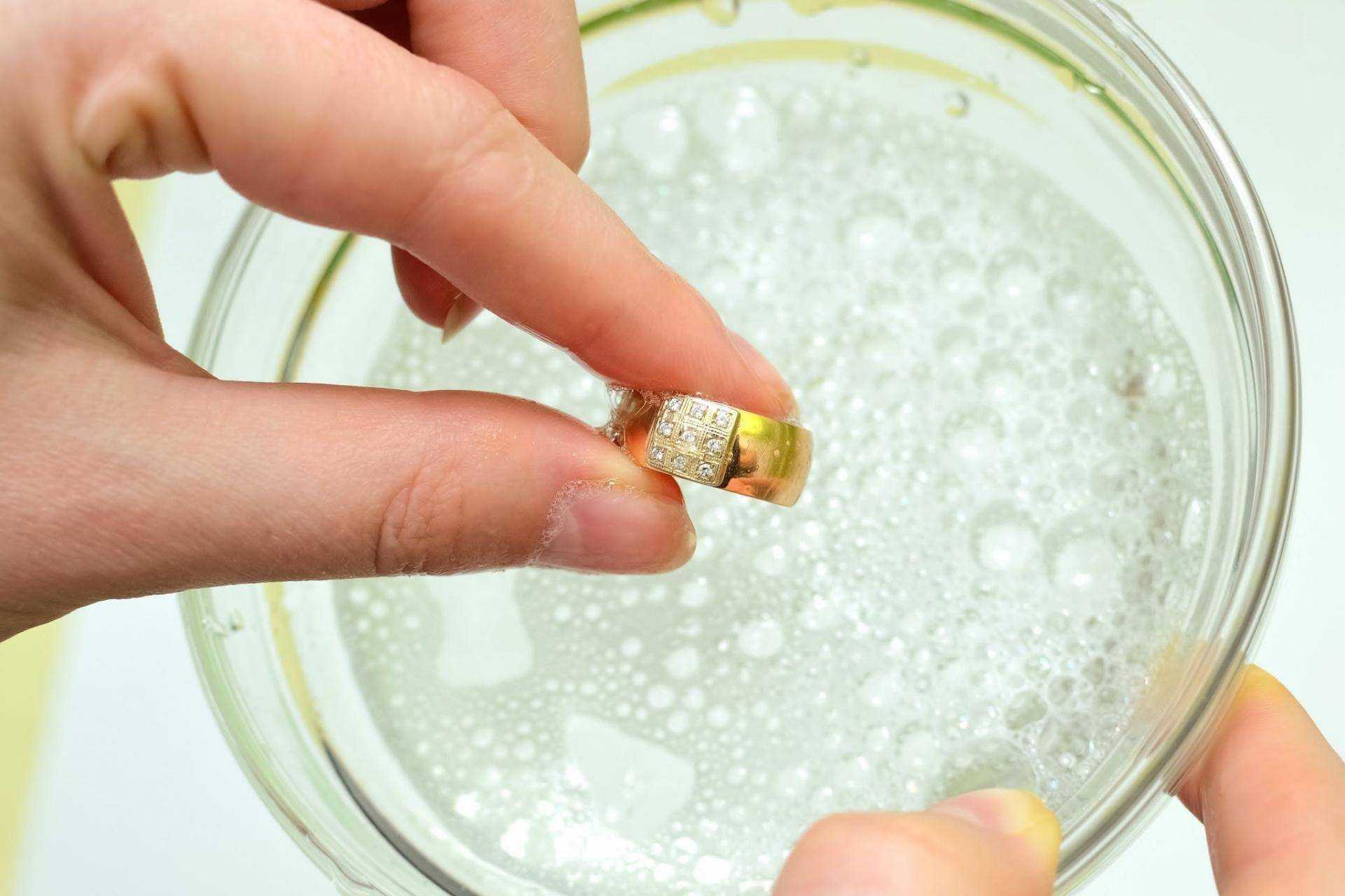 Как чистить бриллианты в домашних условиях: 7 крутых способов