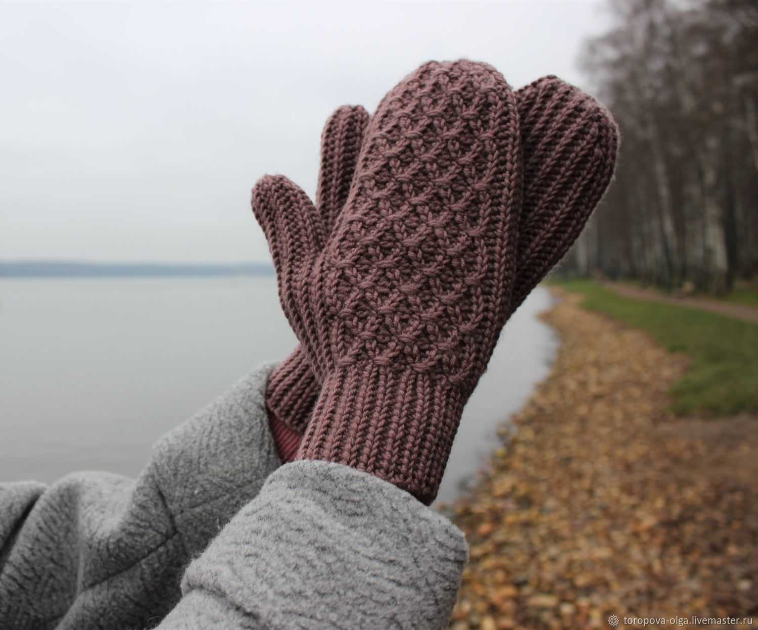 Держи руки в тепле: гид по трендам на перчатки и варежки