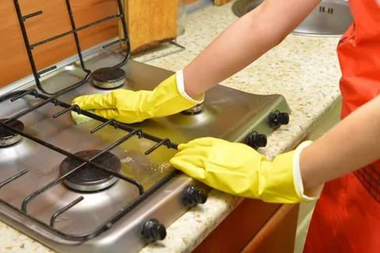 Как очистить плиту от жира и нагара в домашних условиях?