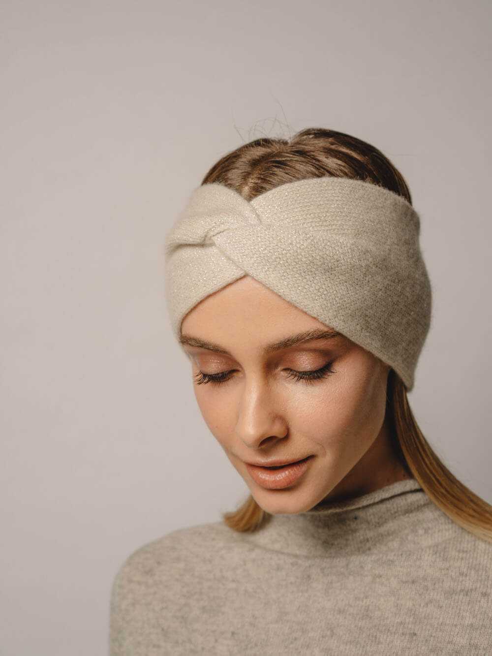 Вязаная повязка на голову спицами (для женщин)