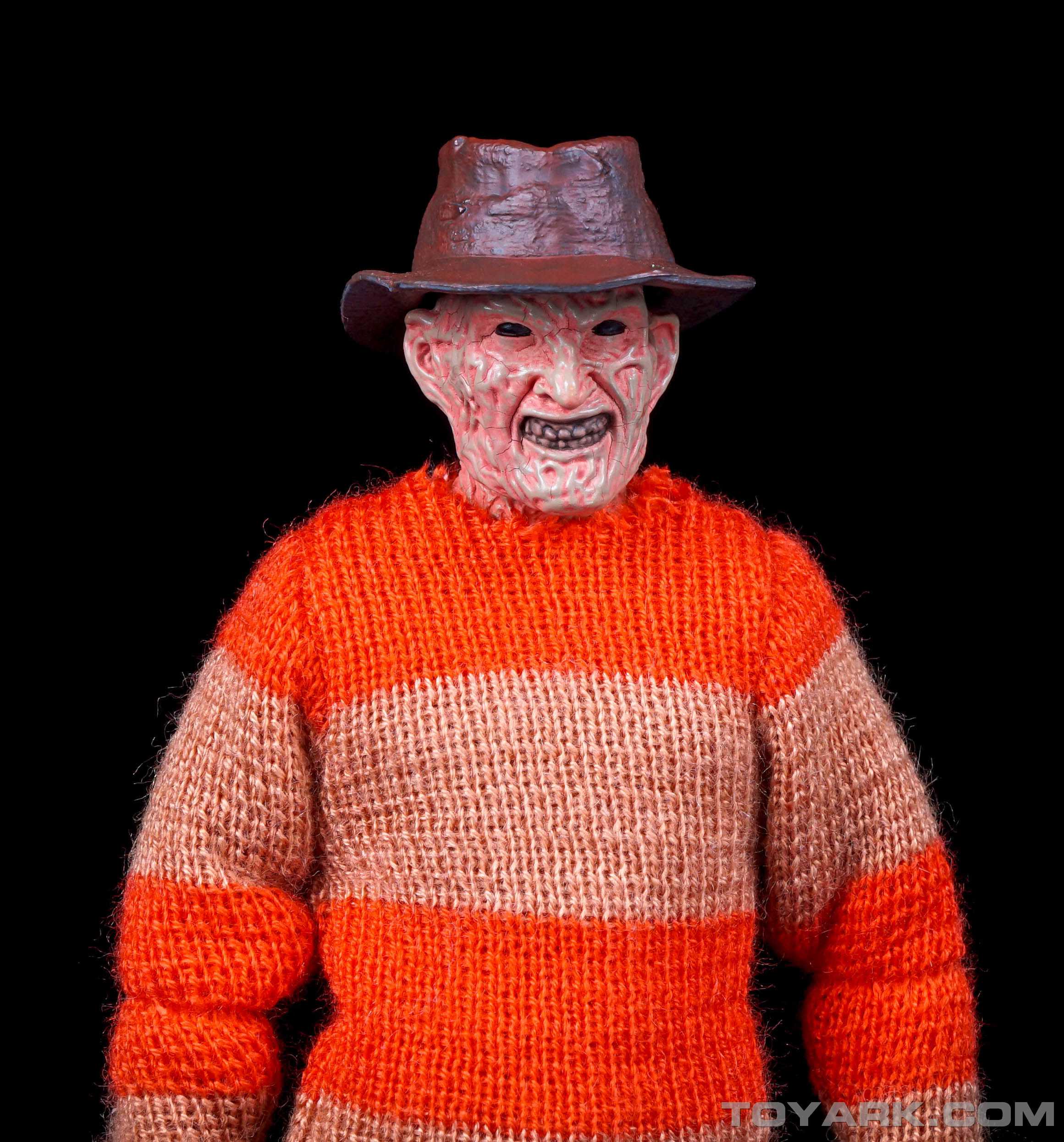 Какого цвета свитер фредди крюгера?