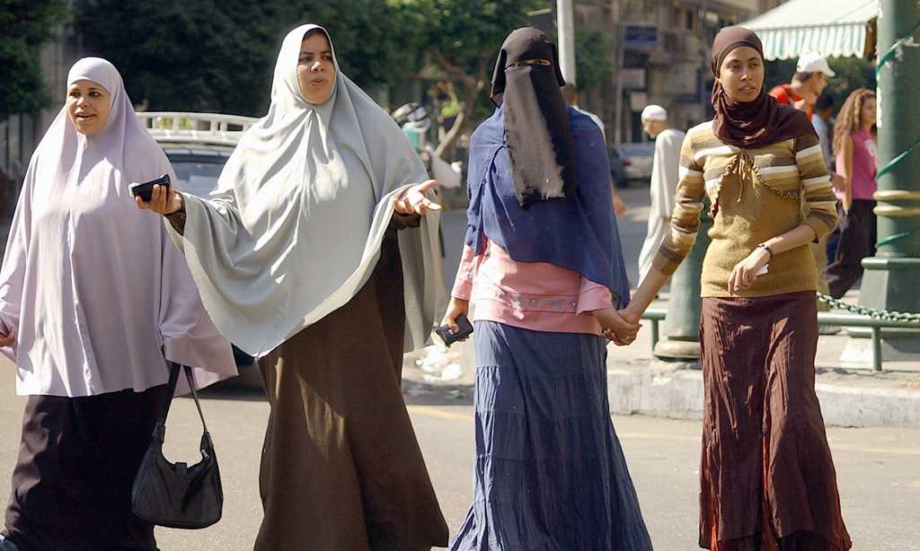 Одежда по шариату: хиджаб, брюки, юбки и блузы, обувь