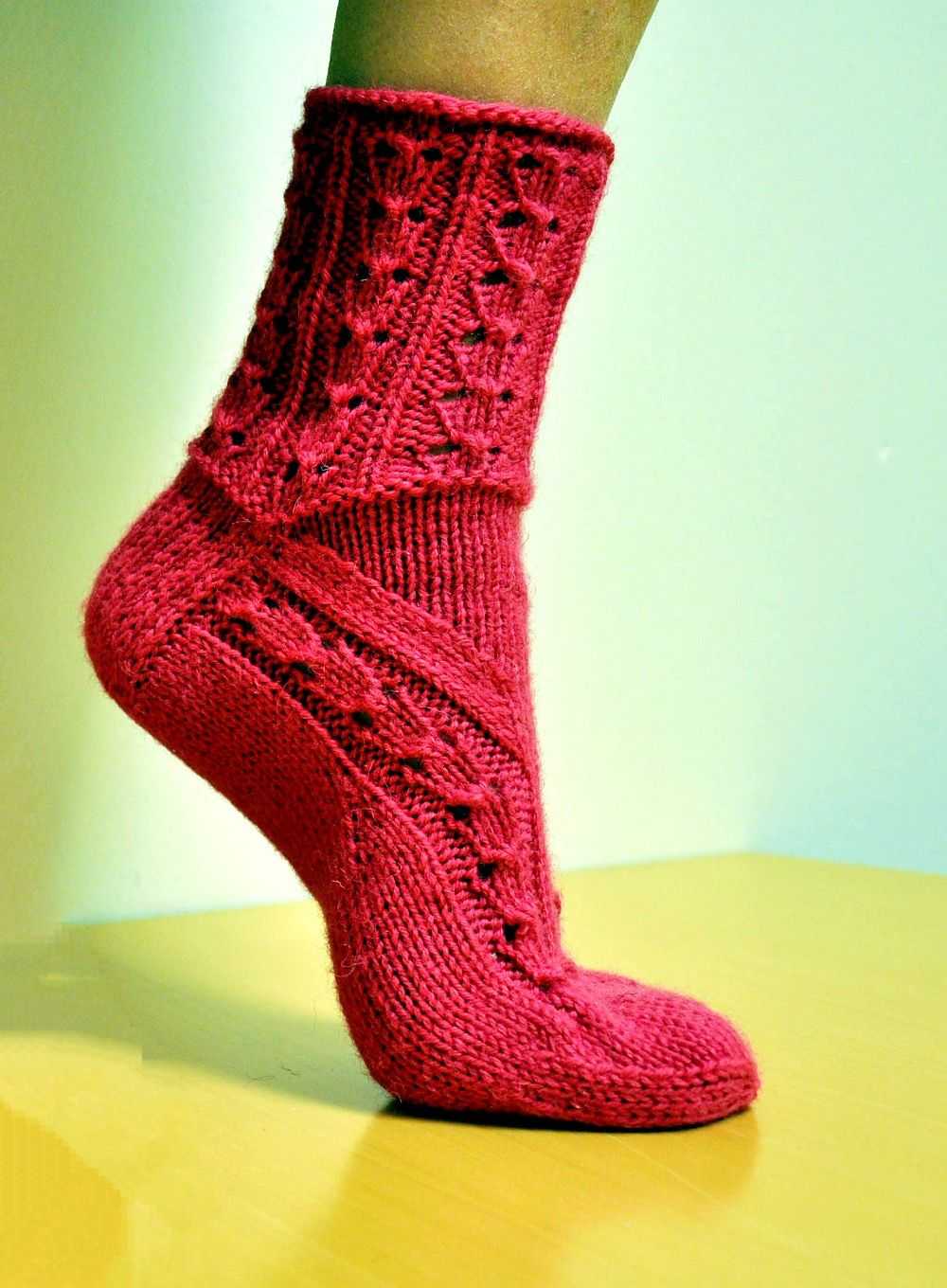 Узоры для носков спицами: 12 простых и красивых вариантов со схемами - своими руками