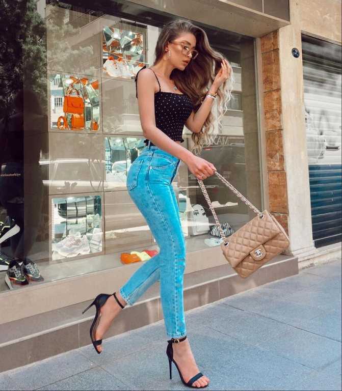 Голубые джинсы: фото женских моделей, с чем носить, с высокой талией