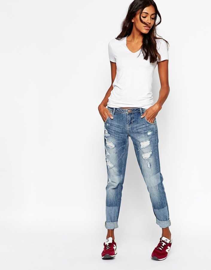 С чем носить джинсы бойфренды: 58 образов с фото