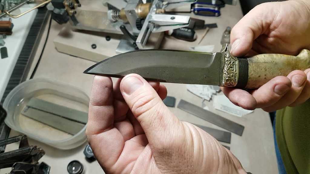 Как правильно точить ножи камнем и точилкой