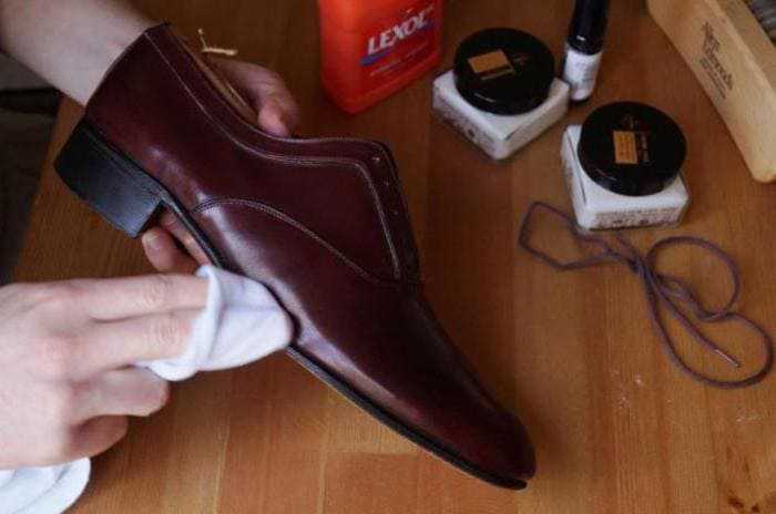 Можно ли и как стирать кожаную обувь