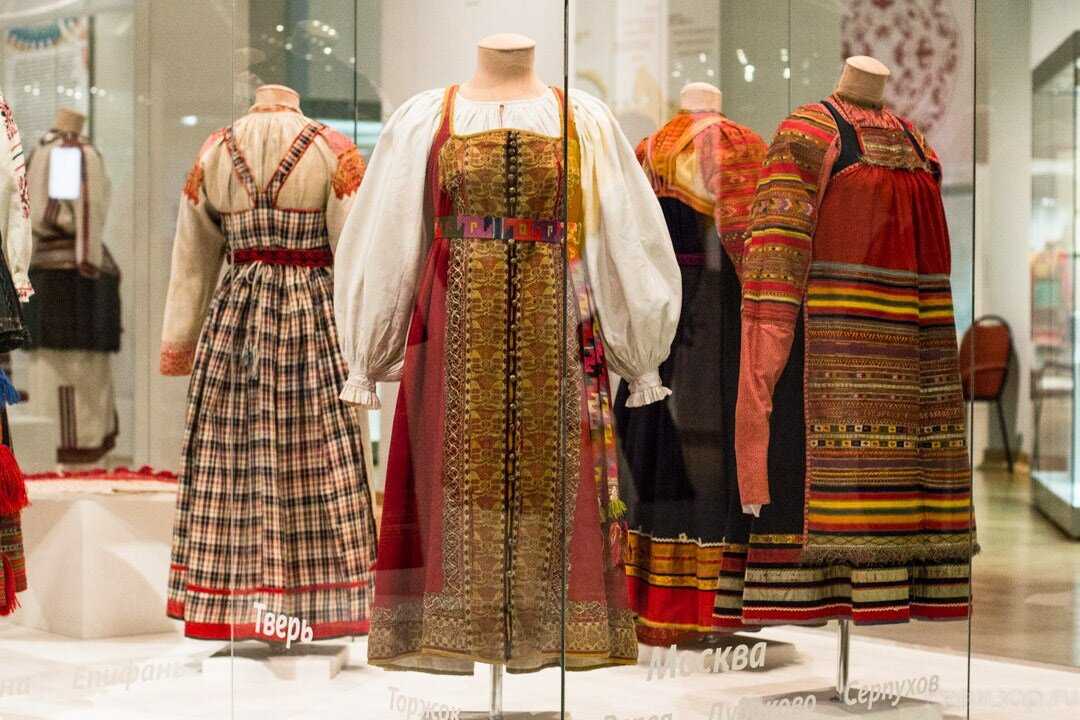 Азербайджанский национальный костюм отличаются кроем, замысловатой вышивкой и красивой тесьмой Какова история наряда Что носили женщины, мужчины и дети Каковы особенности наряда