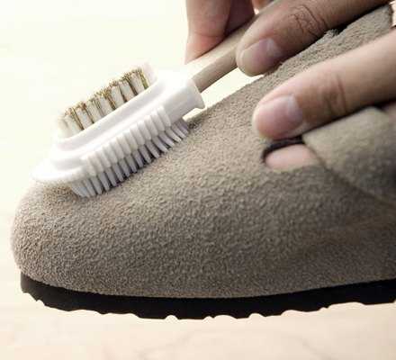 Как чистить обувь из нубука в домашних условиях: эффективные способы и средства для удаления пятен и грязи