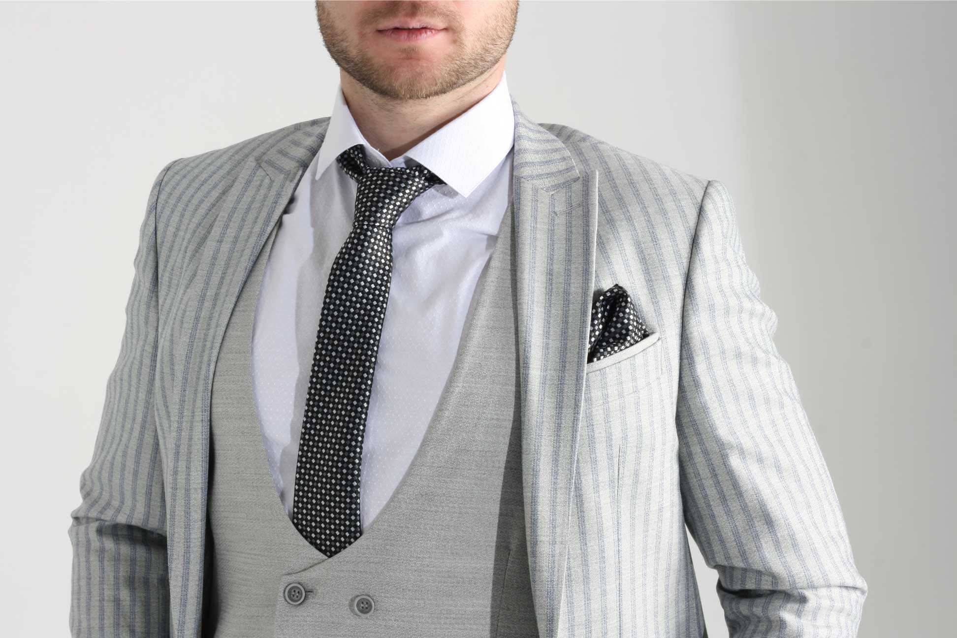 Серый пиджак белая рубашка какой галстук
