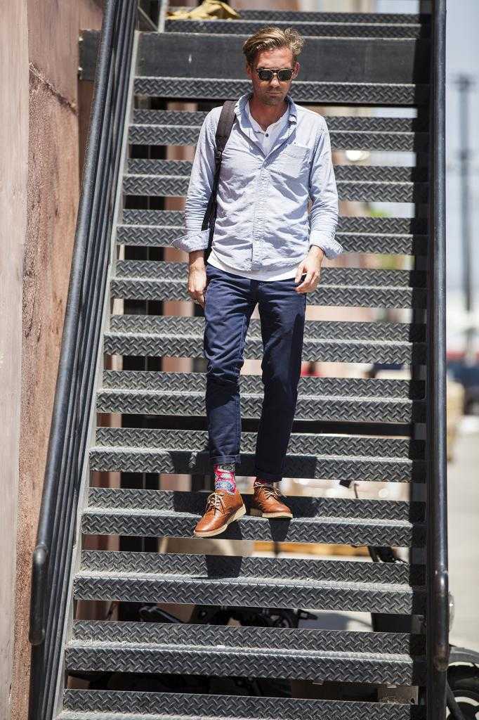 Как мужчинам носить высокие ботинки с джинсами: идеи модных осенних луков art-textil.ru