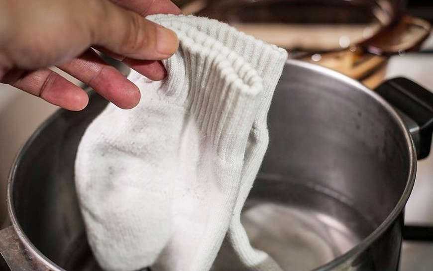 Как стирать шерстяные носки правильно?