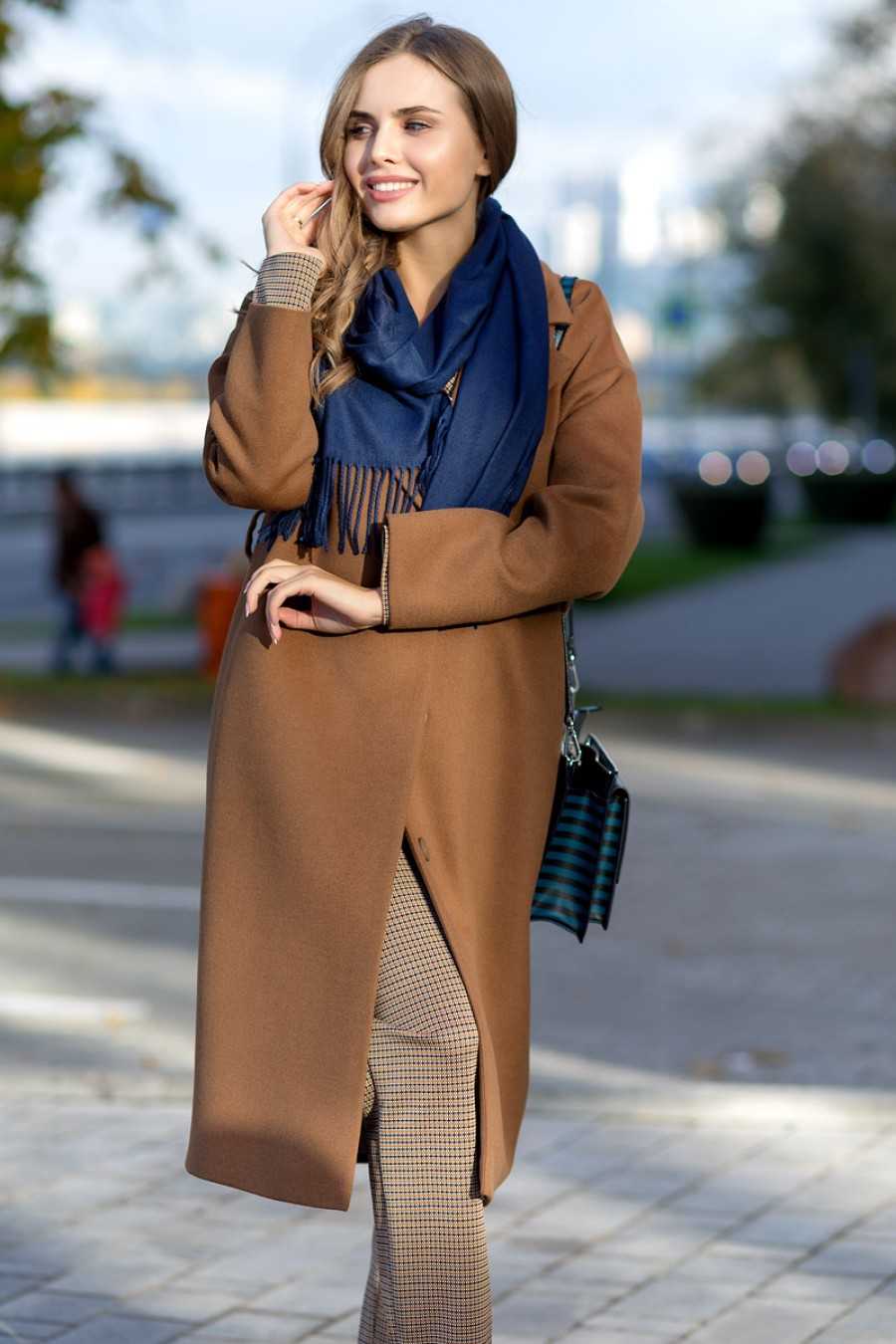 С чем женщинам носить различного цвета пальто, фото и стильные советы