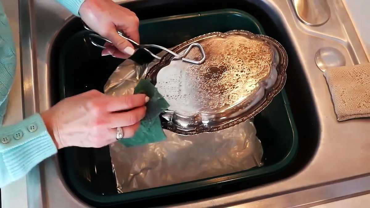 Как можно почистить серебряную цепочку в домашних условиях
