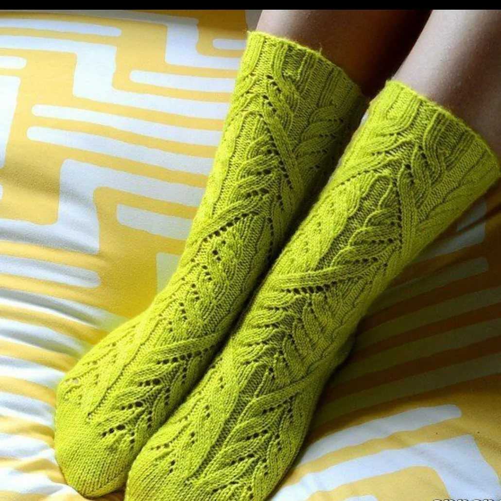 Вязаные красивые носки