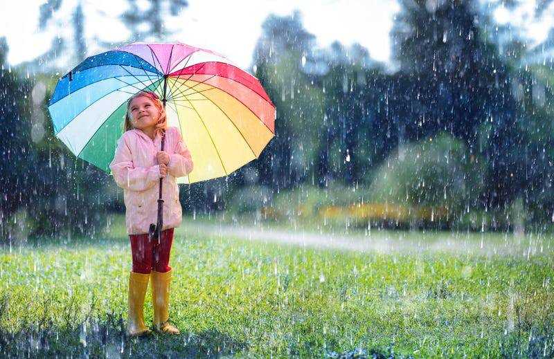 Как зонт, символ власти и величия, стал аксессуаром, спасающим от дождя