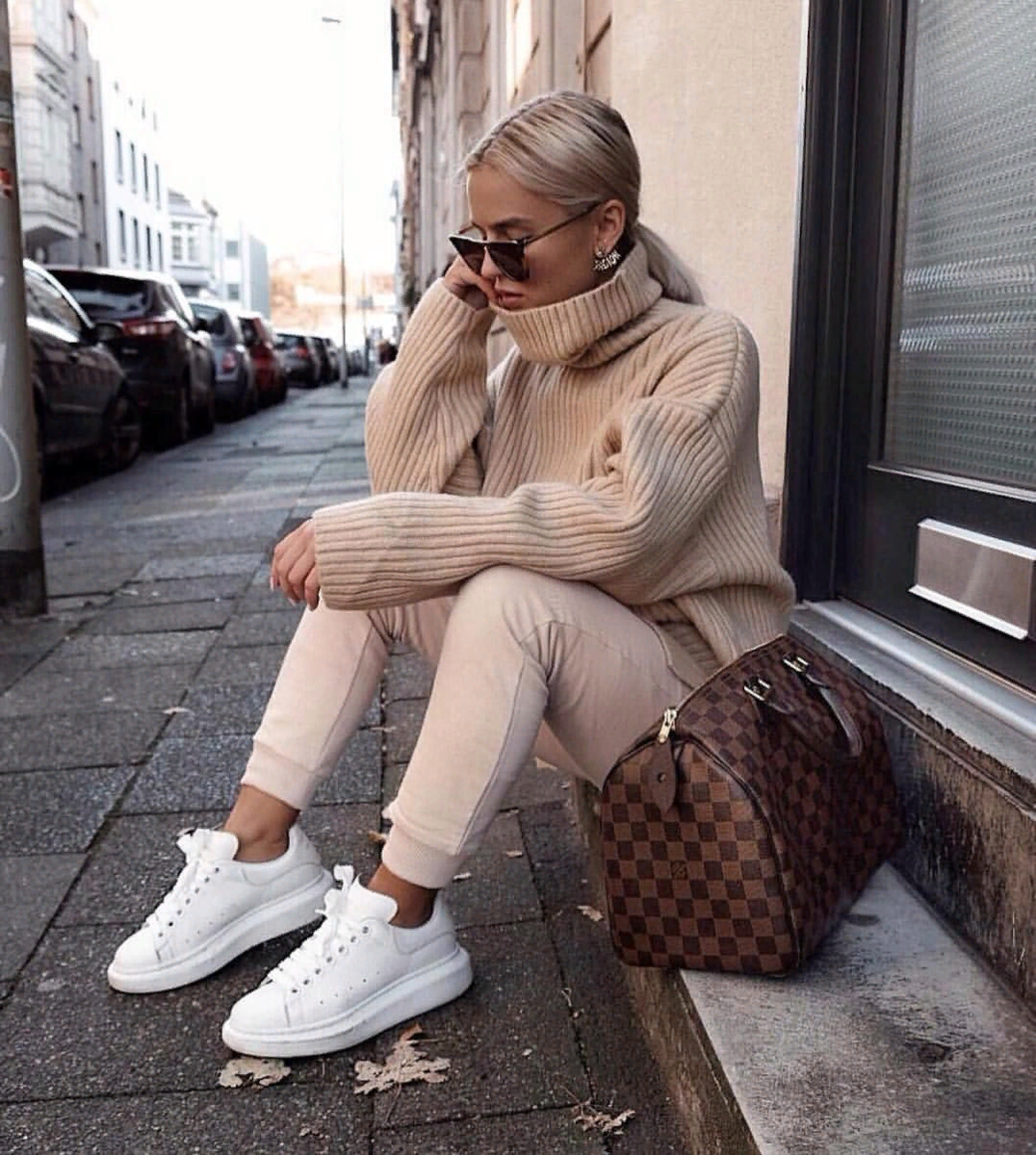 Белые зимние кроссовки с чем носить