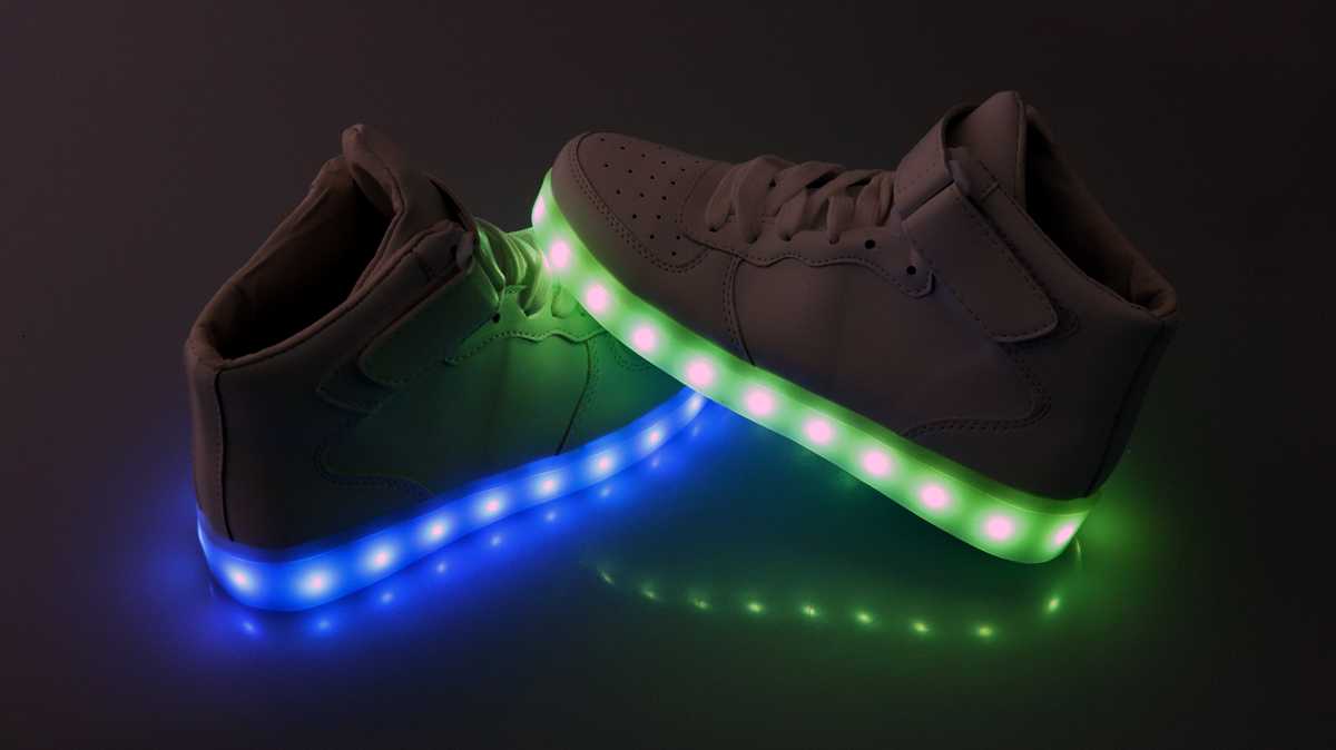 Светящиеся кроссовки для девочек: лучшие модели со светодиодами на подошве и зарядкой