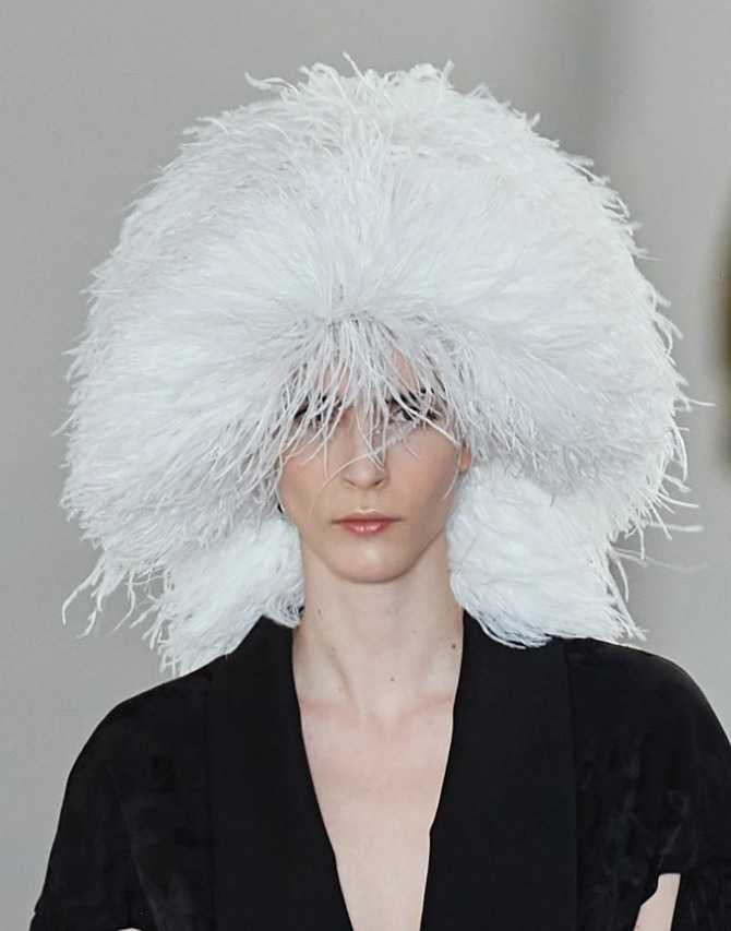 Модные женские шапки 2021-2022 года - вязаные шапки спицами схемы и описания