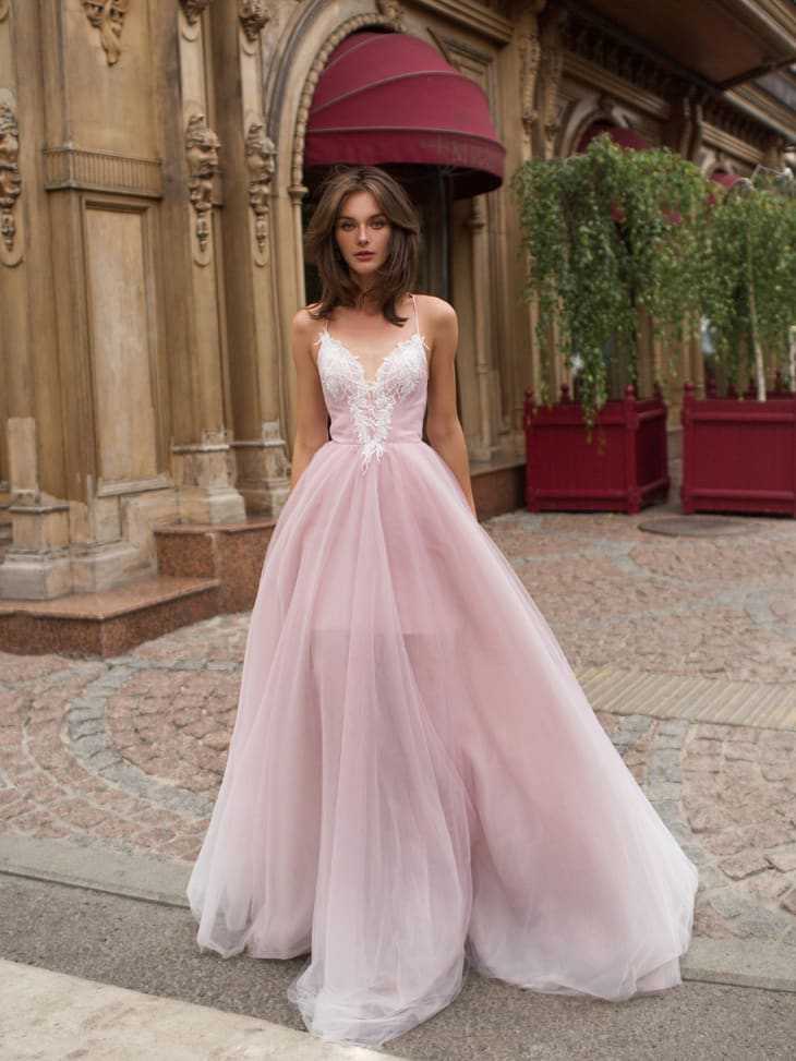 Маникюр под розовое платье, варианты цветовой гаммы и декора
