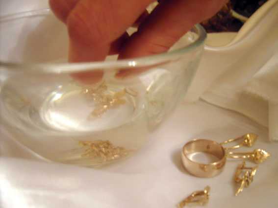 Как почистить золото в домашних условиях: 6 способов