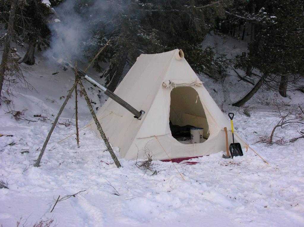 Зимняя палатка с печкой: как выбрать изделие для охоты или туризма, виды, изготовление своими руками