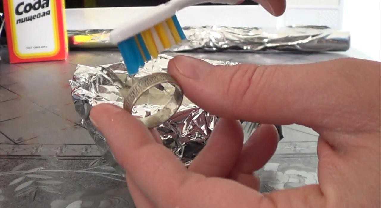 Как почистить серебро от темного налета