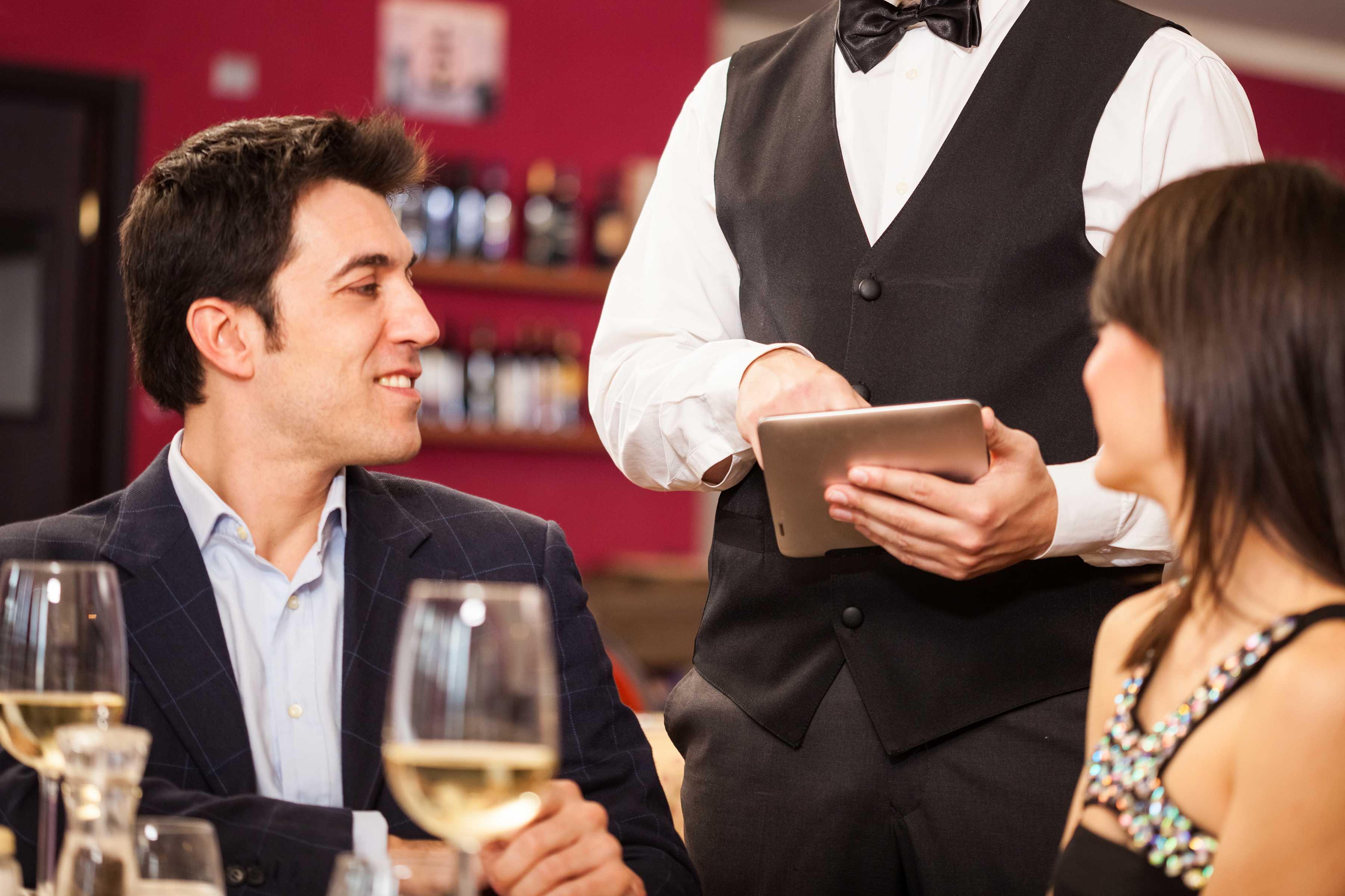 Правила этикета в ресторане: как заказать, поведение за столом