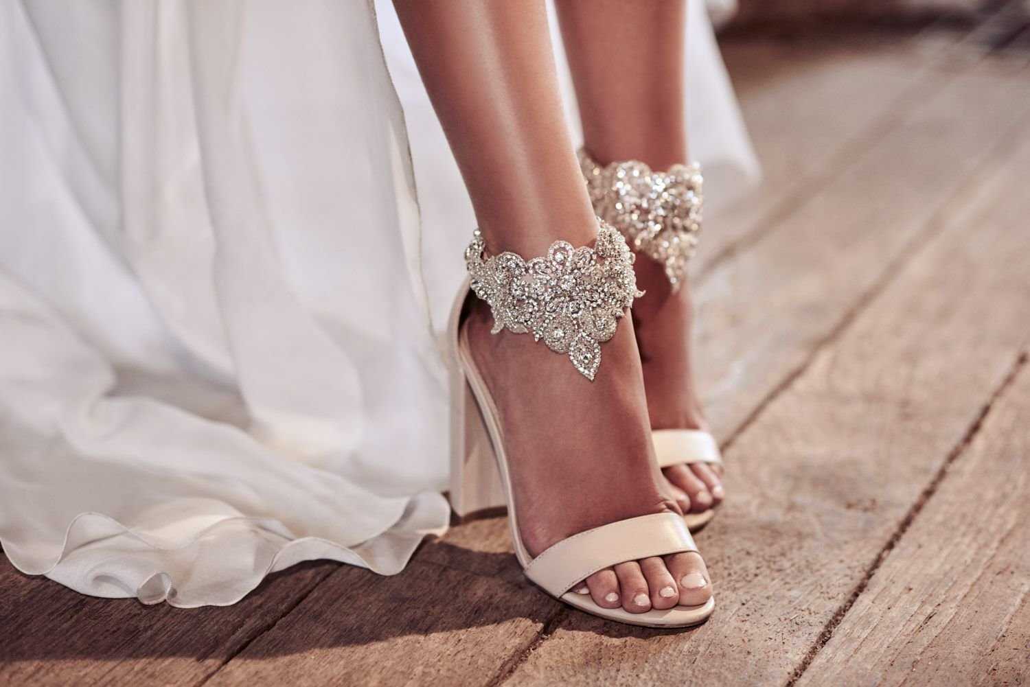 Свадебные босоножки необходимо выбирать во всей тщательностью Белые босоножки на свадьбу или туфли – что выбрать Как правильно выбирать и актуальные модные тенденции