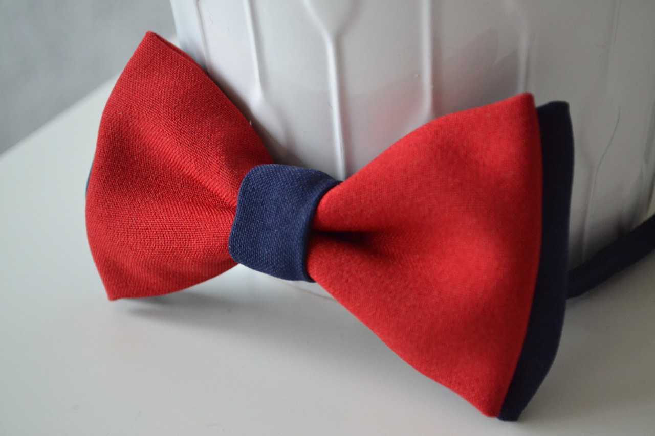 Красная бабочка галстук. Галстук-бабочка. Красный галстук. Красная бабочка мужская. Красно синяя бабочка галстук.