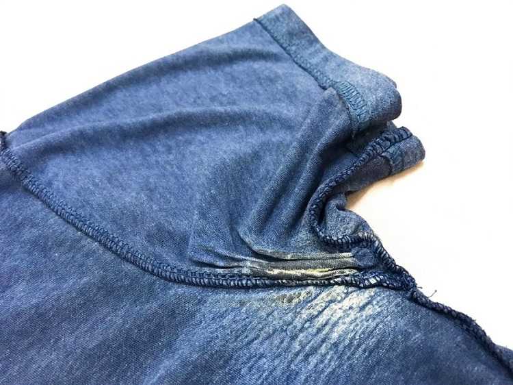 6 способов удалить следы дезодоранта с одежды - самые эффективные
