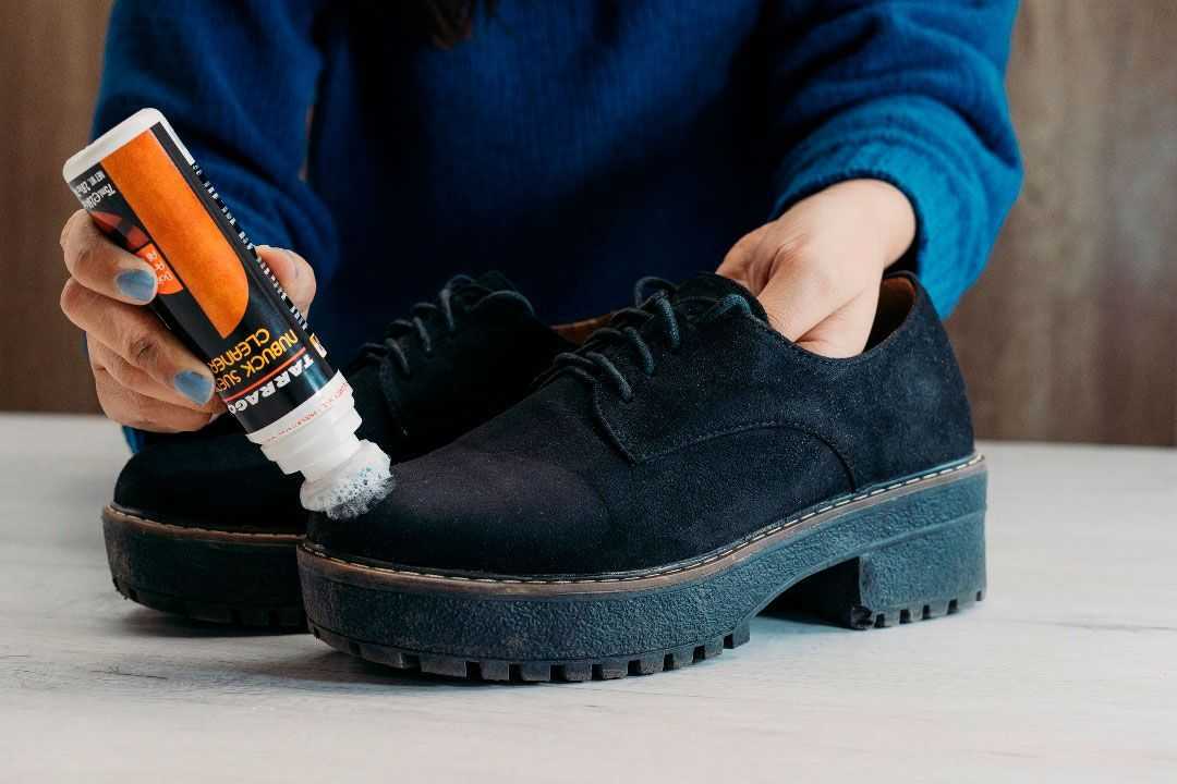 Замшевые мужские ботинки этого сезона отличаются оригинальностью, привлекательностью и уникальным дизайном Как выбрать и с чем носить зимние женские ботинки из замши Как почистить и помыть