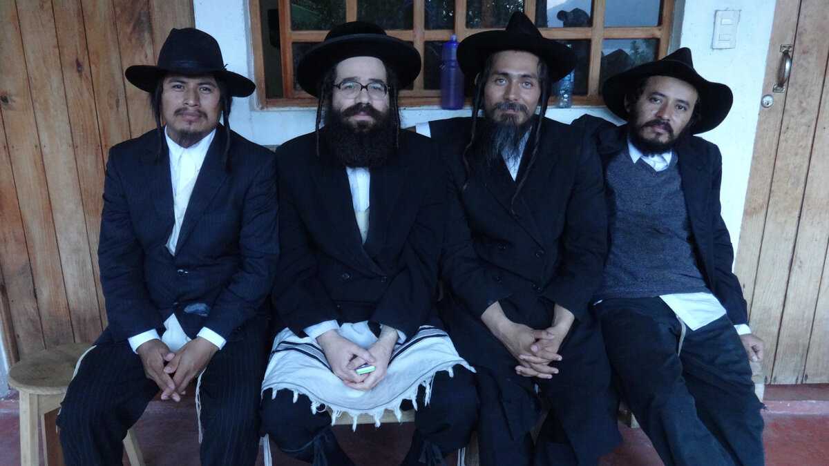 Евреи в национальной одежде