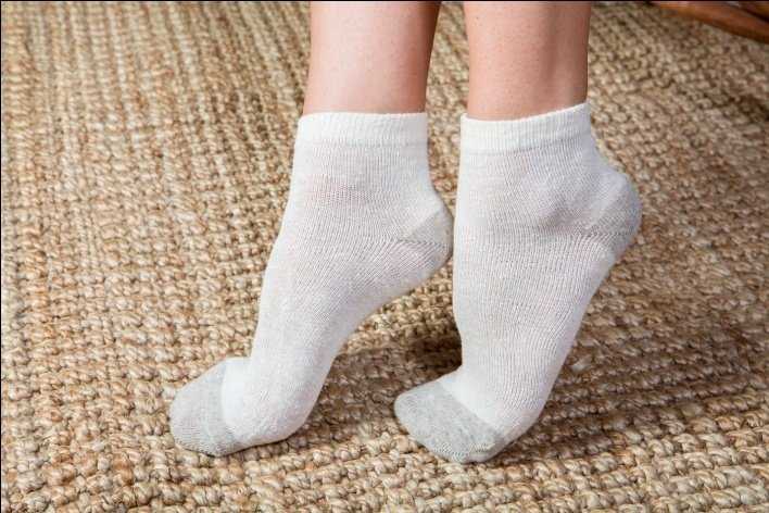 Потные носочки. Синтетические носки. Носки для потливых ног. Потные носки носки женские.