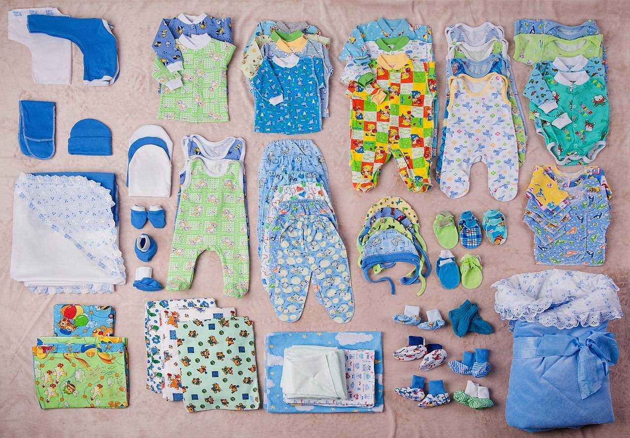 Одежда для новорожденных девочек, какая будет необходима первое время