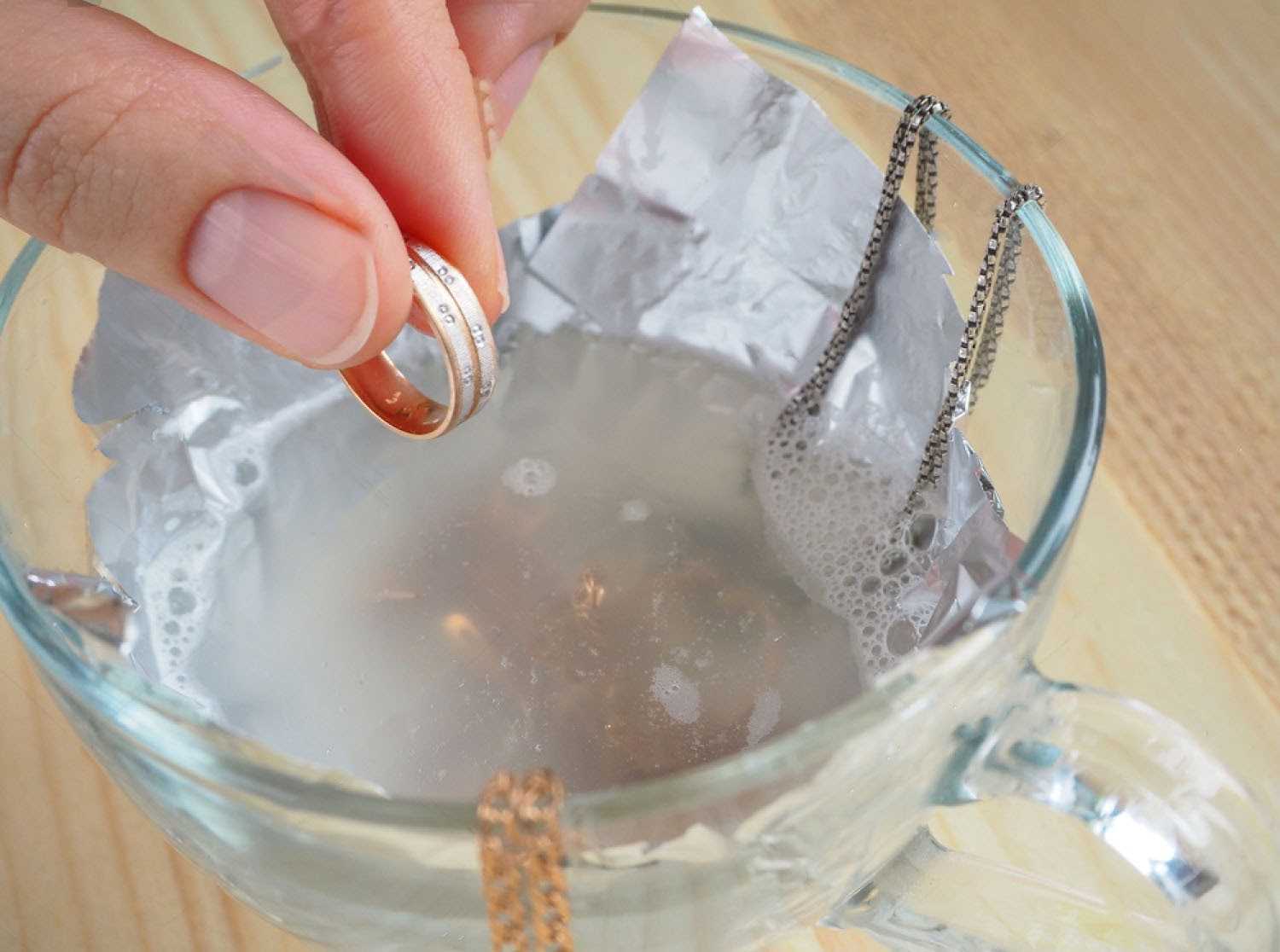 Как почистить серебряную цепочку в домашних условиях: 12 способов